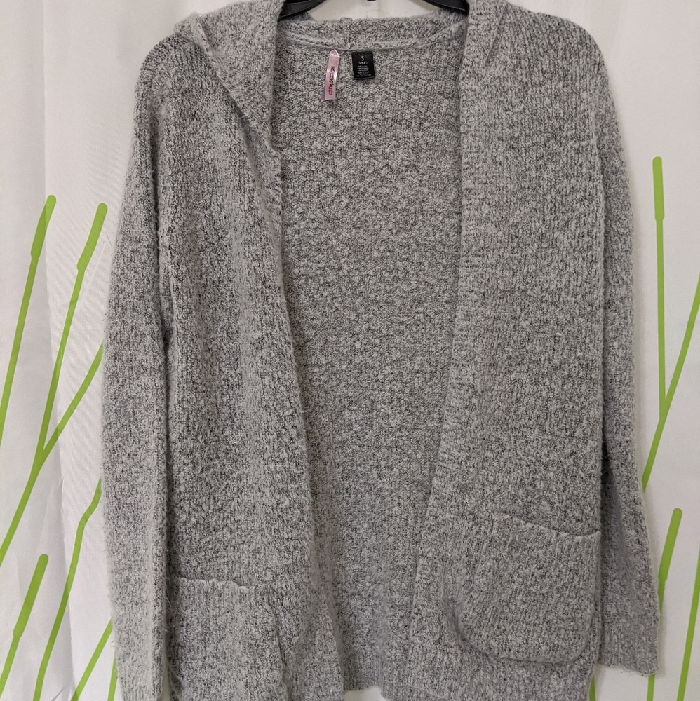Cozy hooded sweater size small, soft